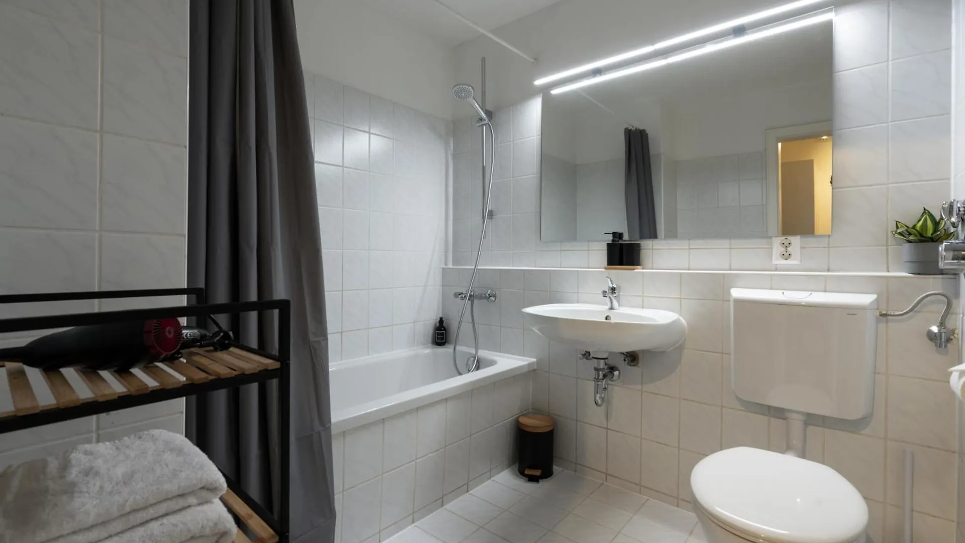 Neu Mozarthaus Center Netflix Arbeitsplatz Apartment Augsburg Germany